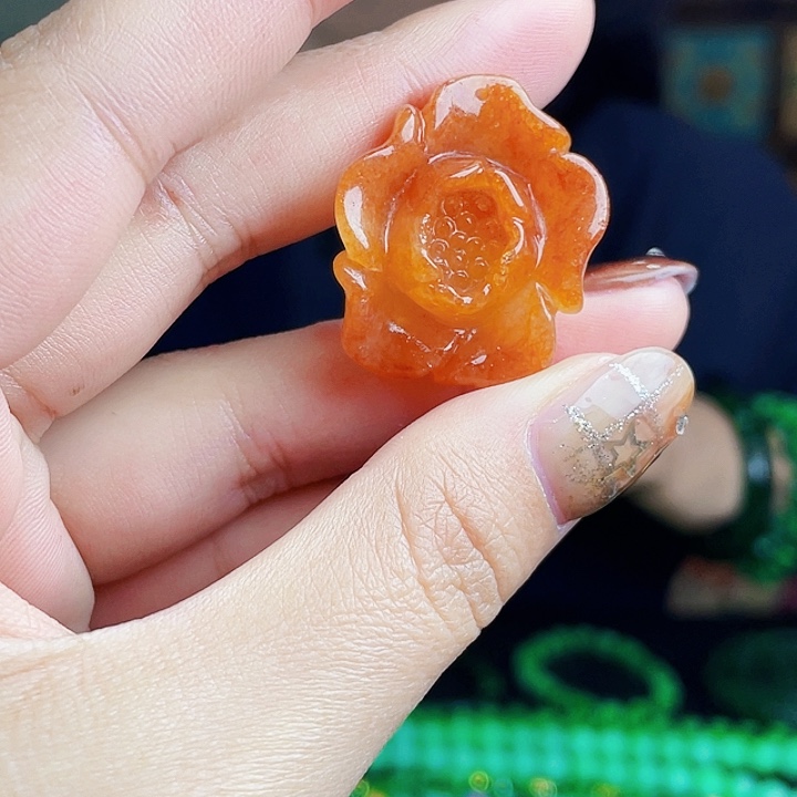 翡翠未镶嵌颈饰多样性
