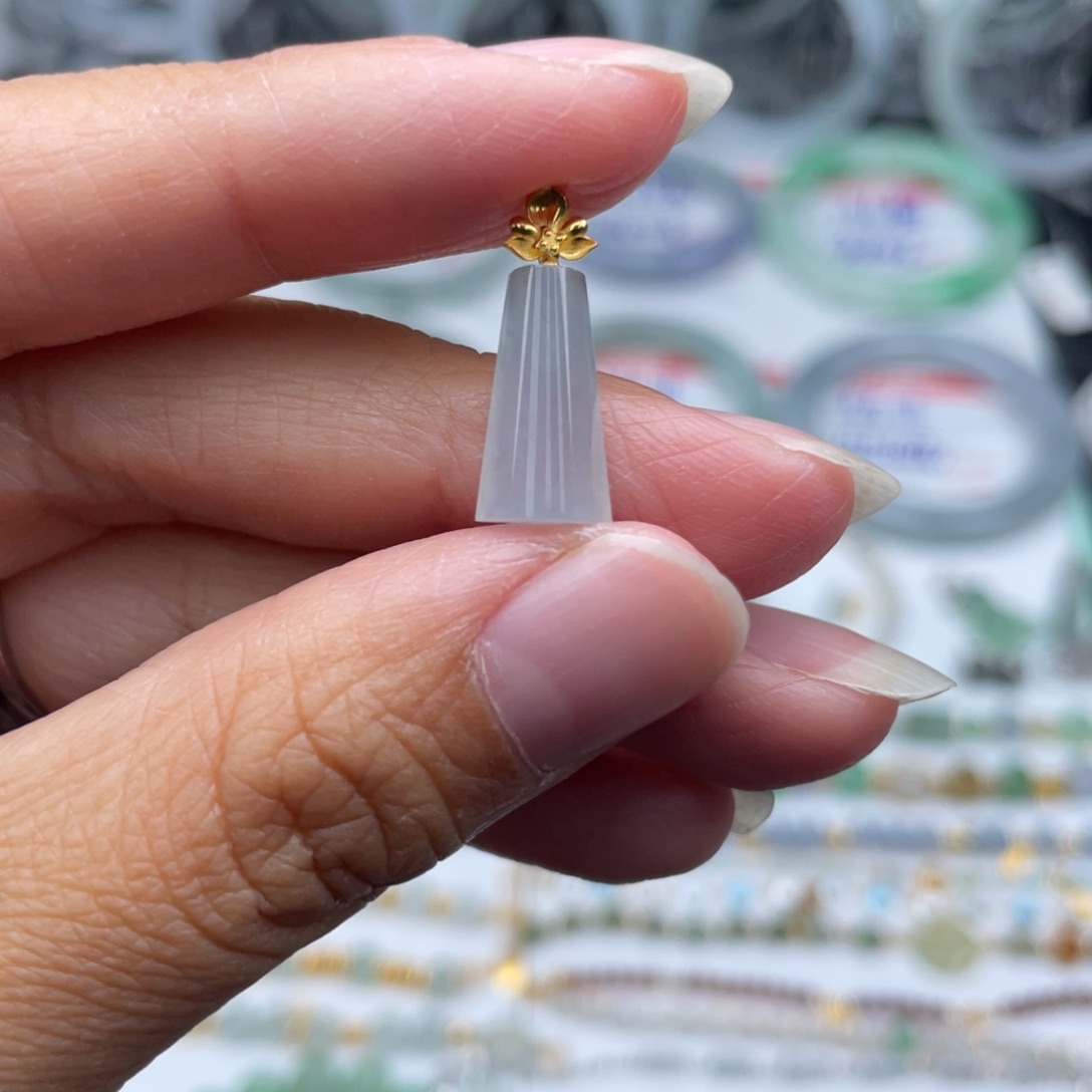 翡翠18K金镶嵌颈饰翡翠