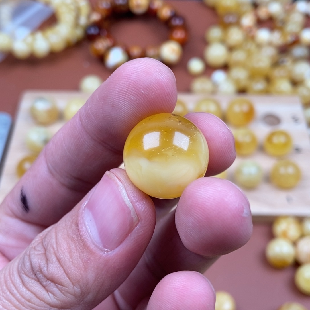 蜜蜡裸石未镶嵌小***美蜜蜡