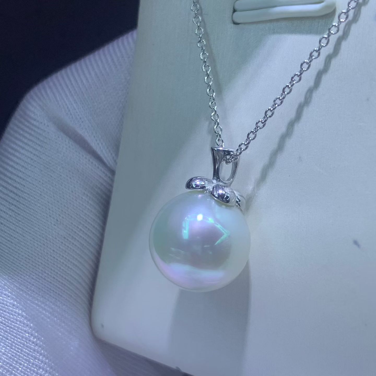 海水澳白珍珠吊坠极强光白透粉近圆表皮细腻点位11-12mm925银镶嵌
