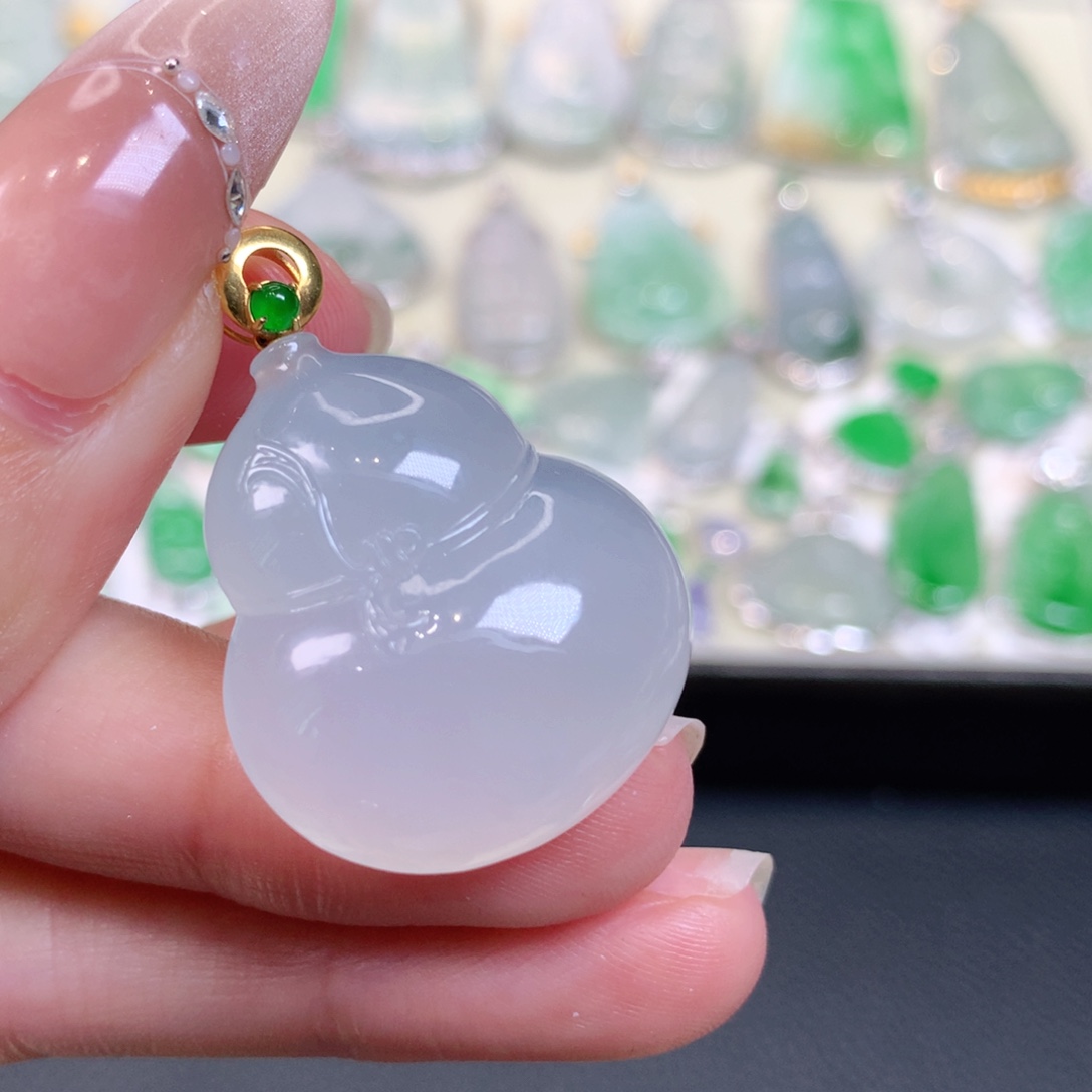 翡翠18K金镶嵌颈饰