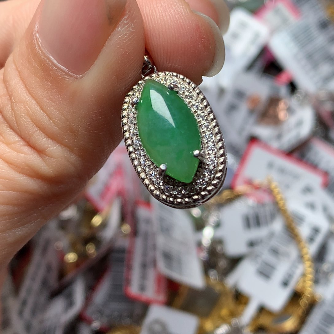 翡翠戒指银S925镶嵌天然翡翠戒指