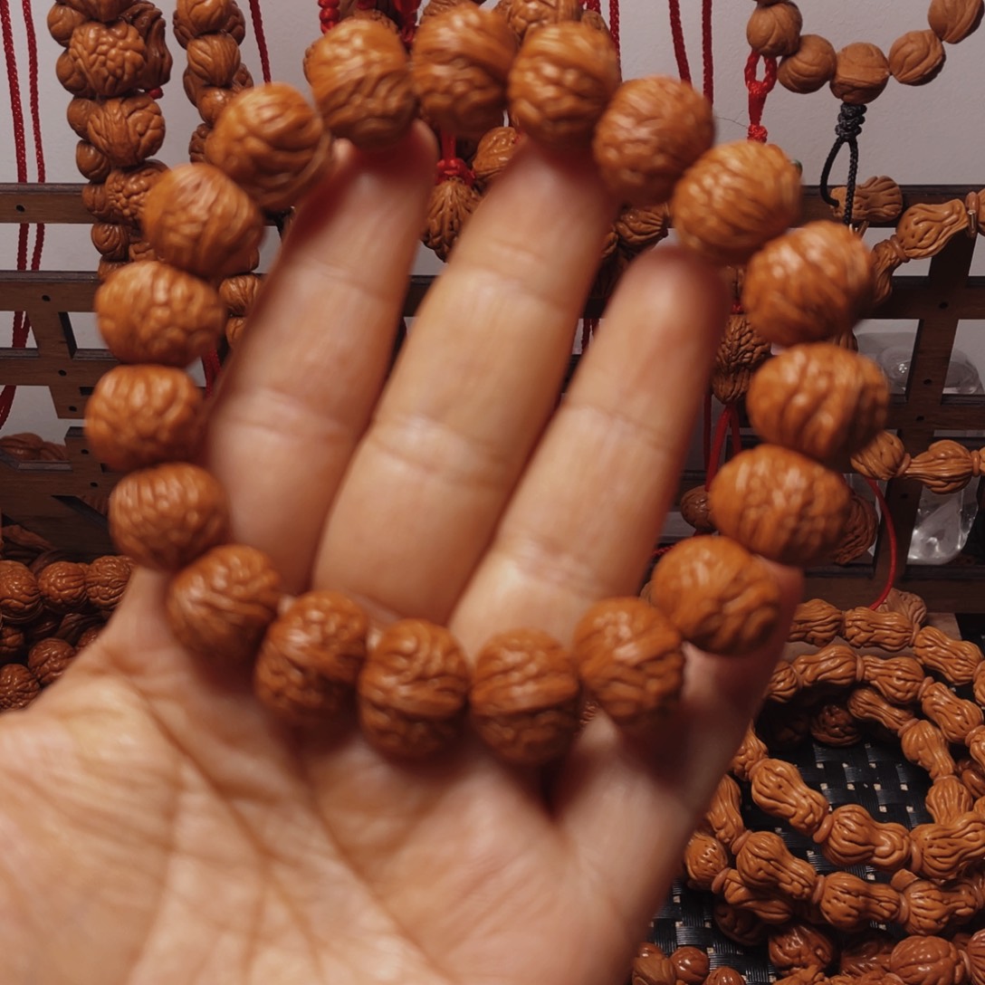 木质类龙纹桃枭手串