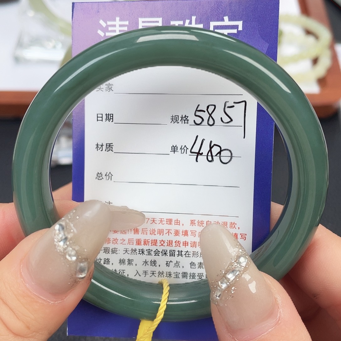 和田玉未镶嵌手镯