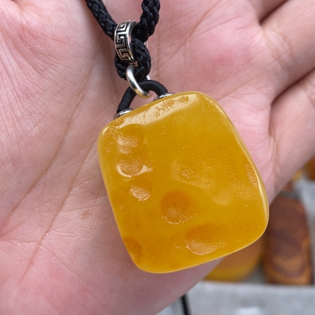 琥珀吊坠(赠链)未镶嵌