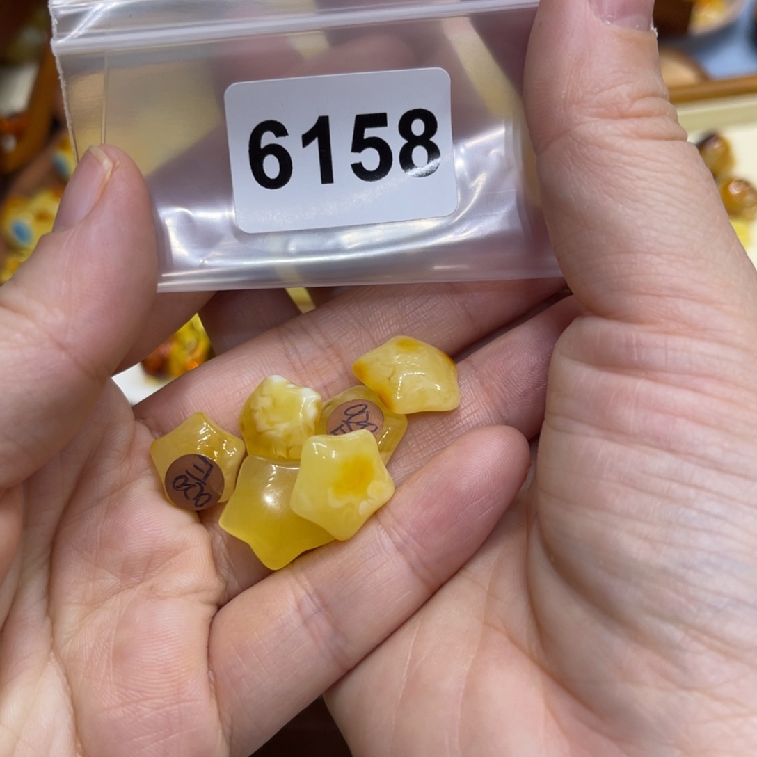 琥珀珠宝奇石未镶嵌欣**荣