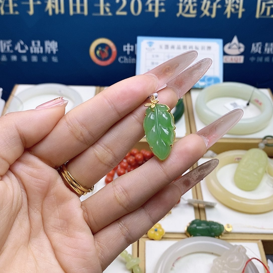 颈饰18K金镶嵌和田玉强推极冰像玻璃sj