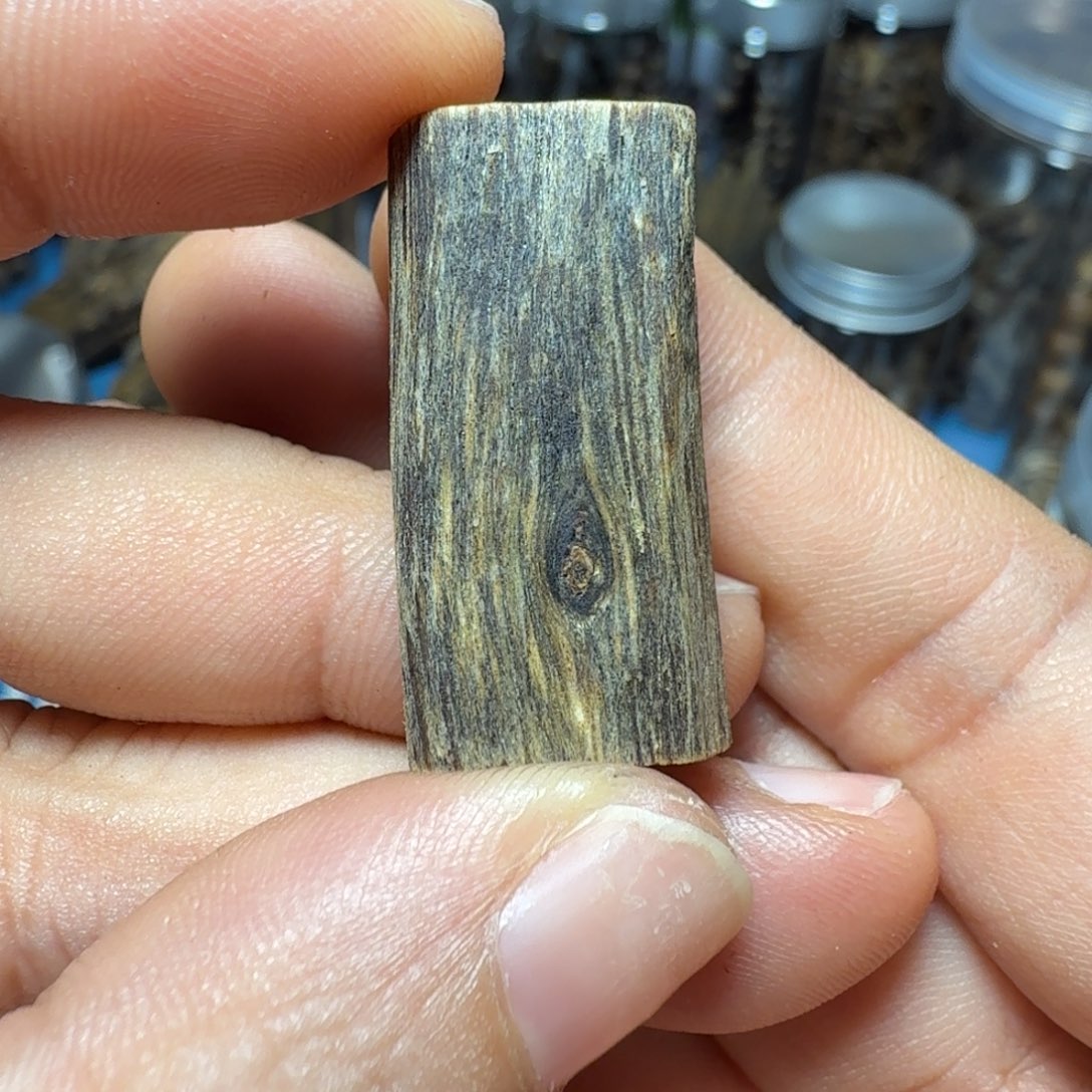 白奇素牌吊坠一个