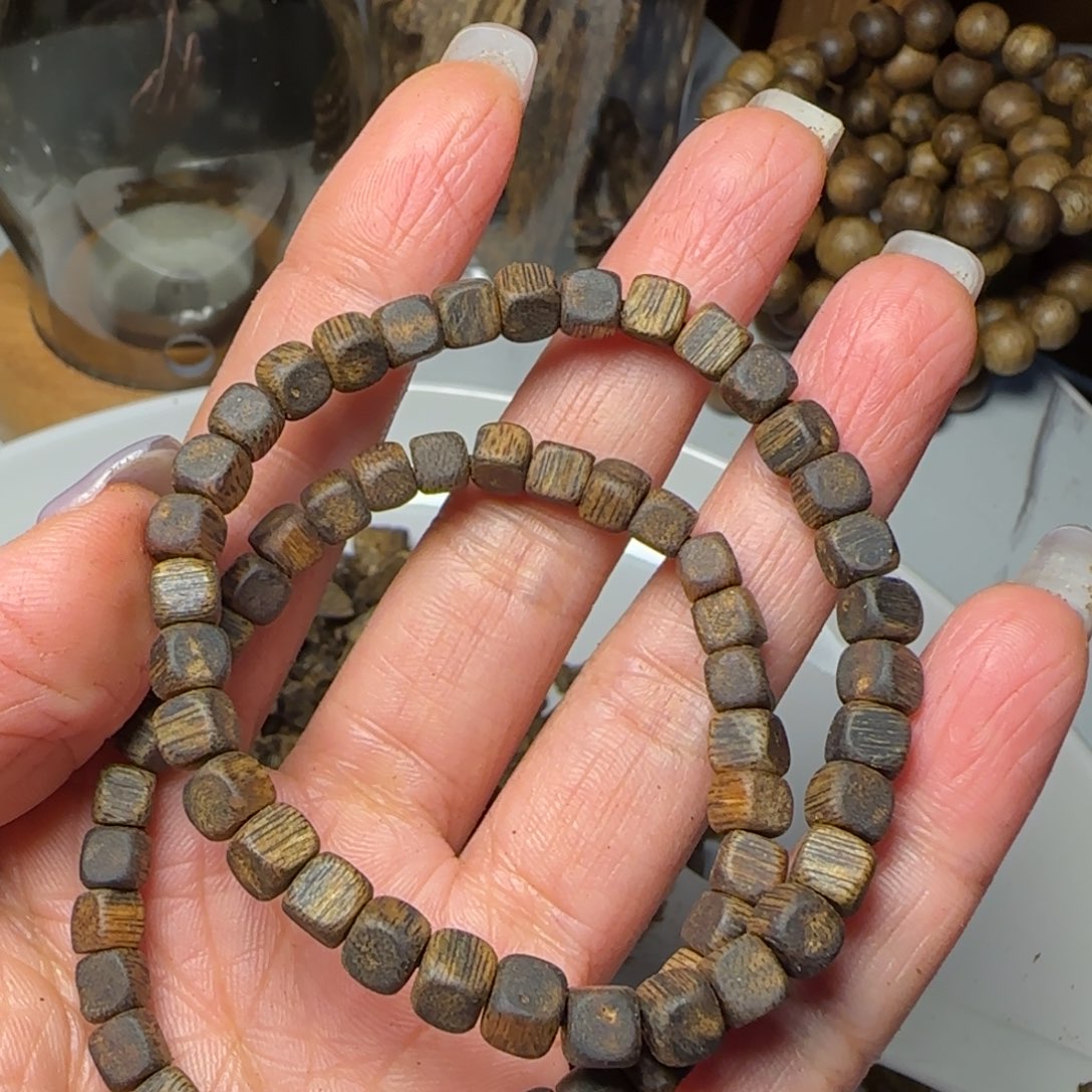 竹奇楠小方珠卡05，3克➕。