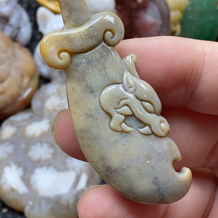 硅化珊瑚（珊瑚玉）颈饰未镶嵌