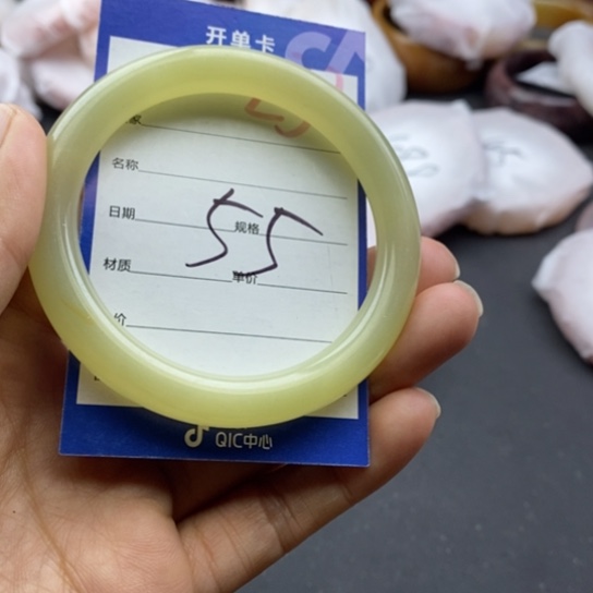 石英质玉未镶嵌手镯
