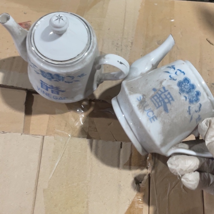 其他盘子碗砂锅都有