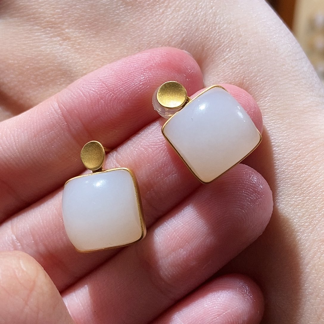 和田玉18K金镶嵌耳饰