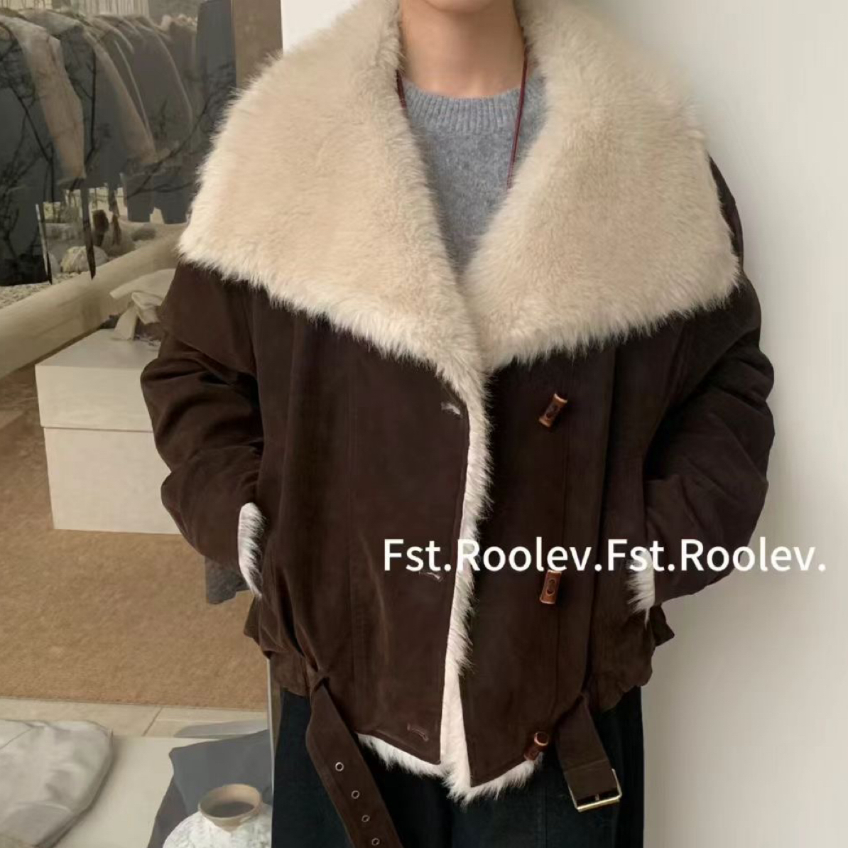 2025秋冬翻领狐狸毛蓬松花苞短款保暖复古牛角扣撞色毛毛外套