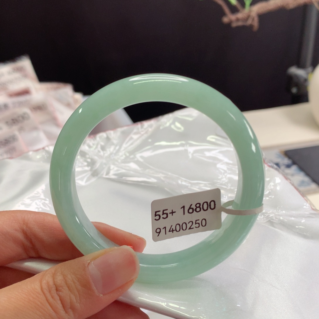 翡翠手镯未镶嵌55 56冰甜绿