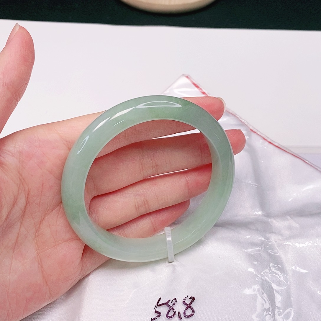 【闪购商品】翡翠手镯未镶嵌正圈