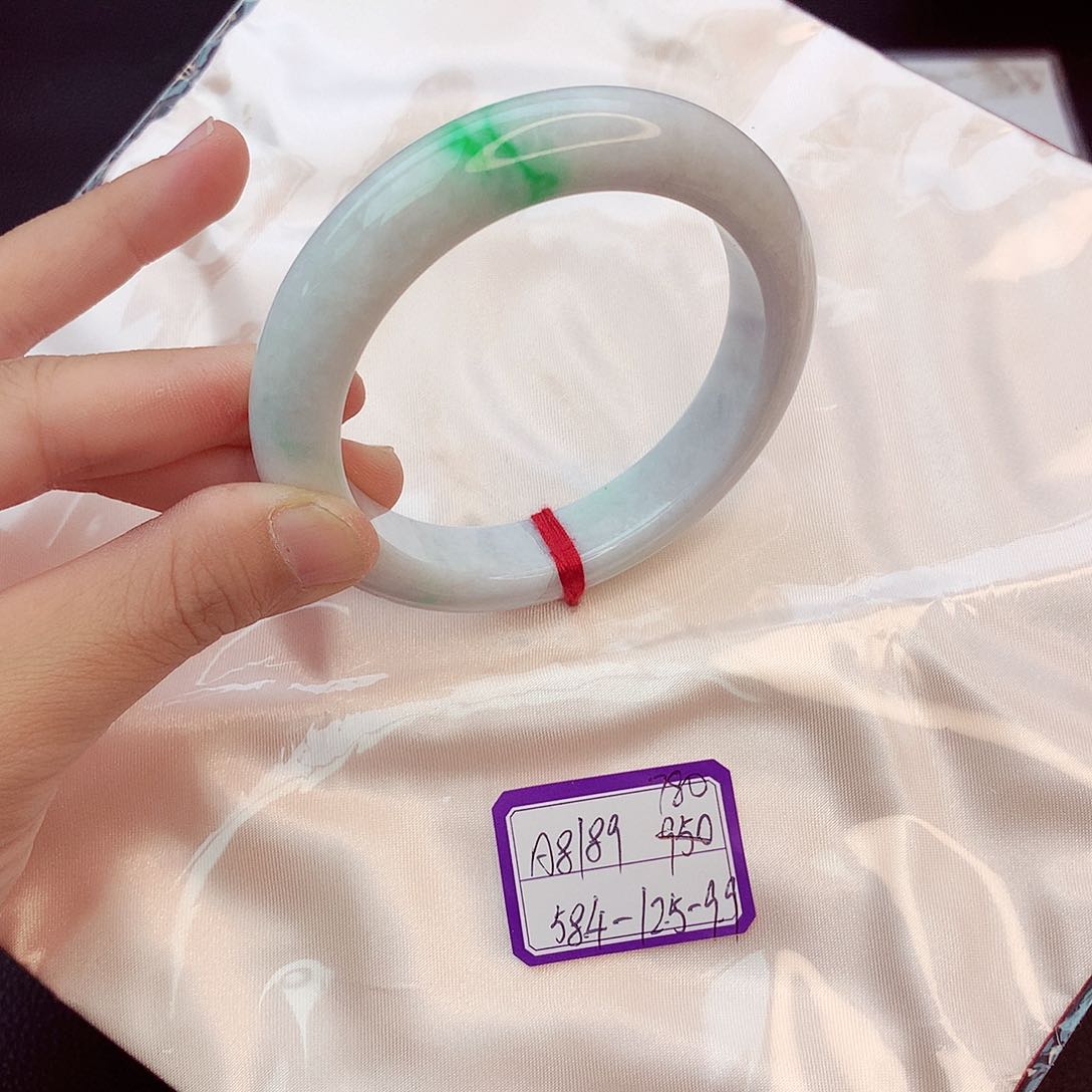 翡翠手镯未镶嵌翡翠