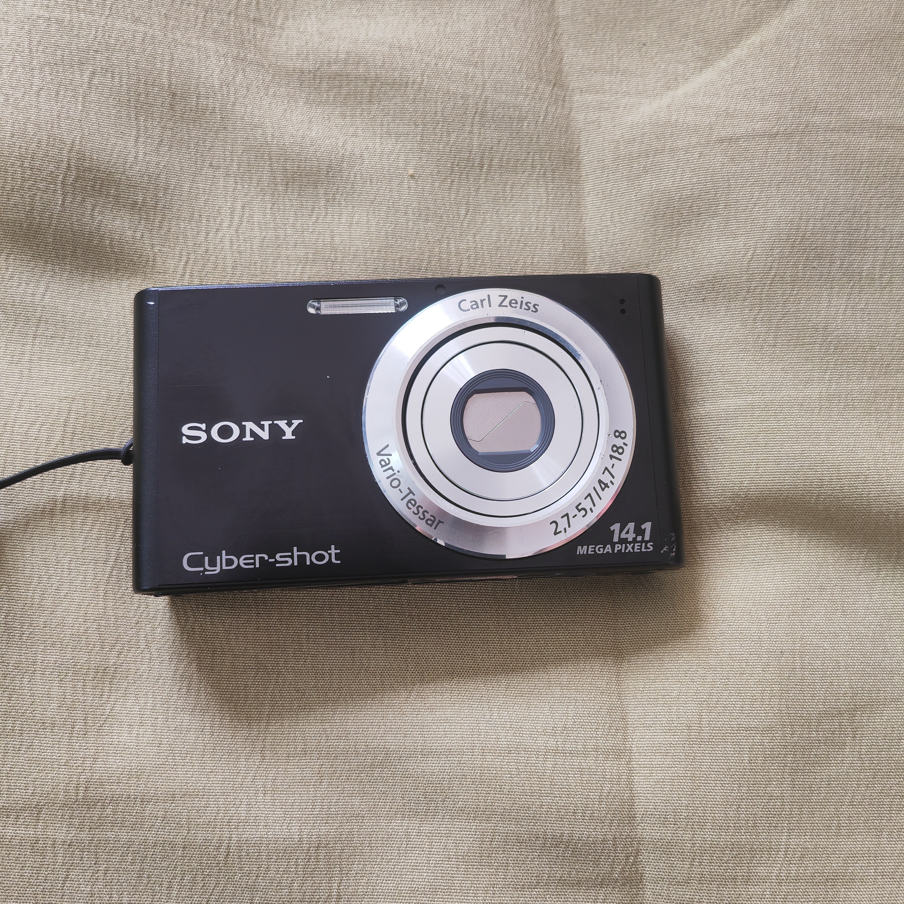 9新 Sony/索尼 索尼w320 1400w像素 屏幕有点压伤不影响