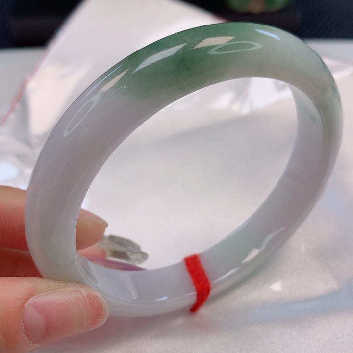 翡翠手镯未镶嵌60圈