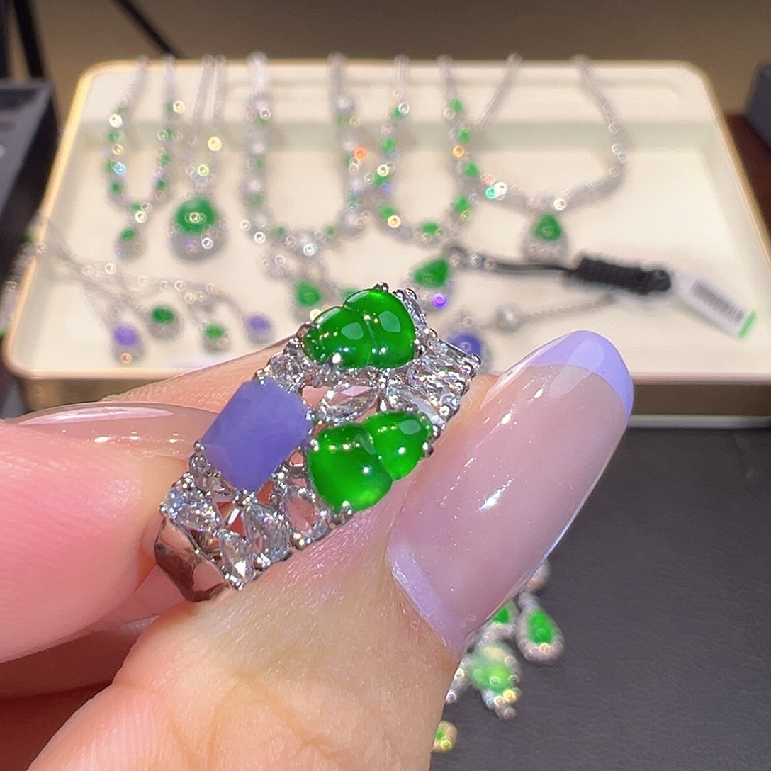 翡翠18K金镶嵌戒指翡翠