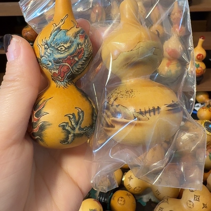 逝***风陶瓷葫芦绕指手把件