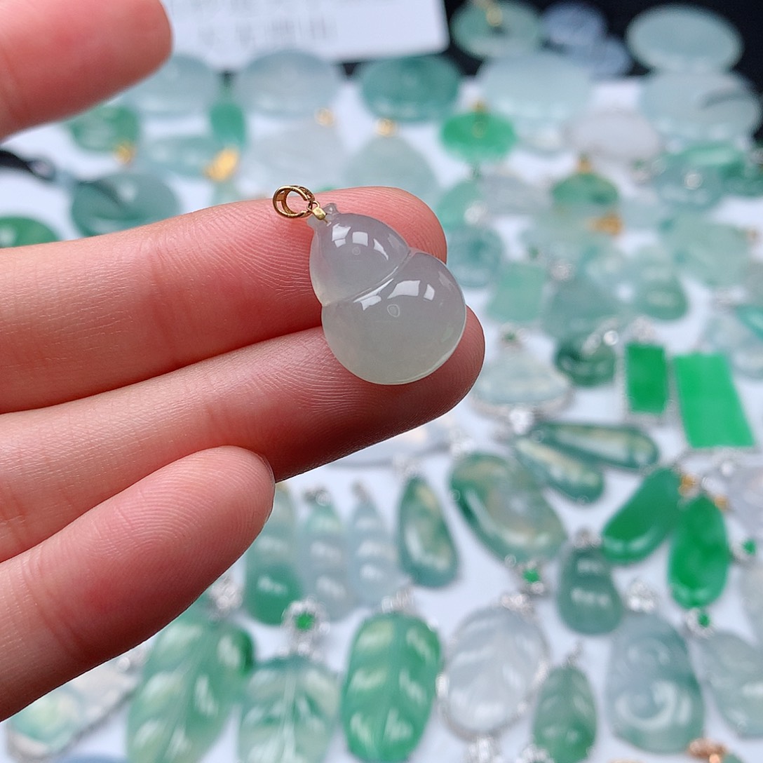 翡翠颈饰18K金镶嵌天然翡翠