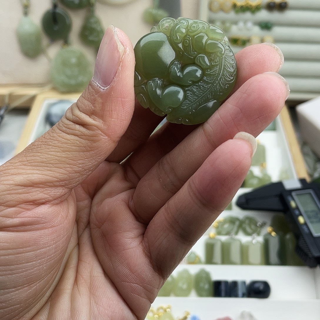 和田玉未镶嵌吊坠(不含链)