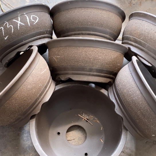 紫砂花盆100-7。      23-10 