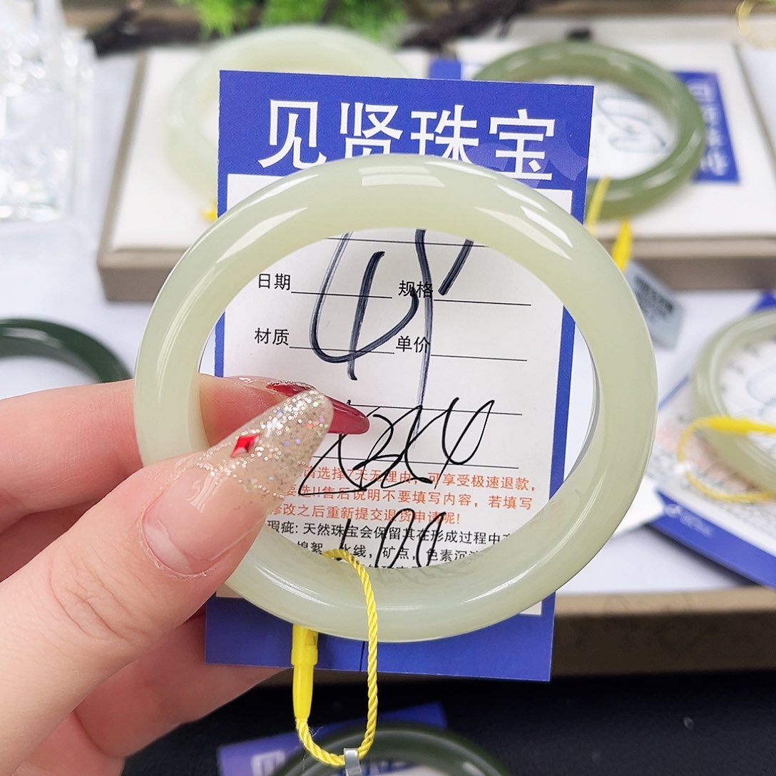 和田玉手镯未镶嵌