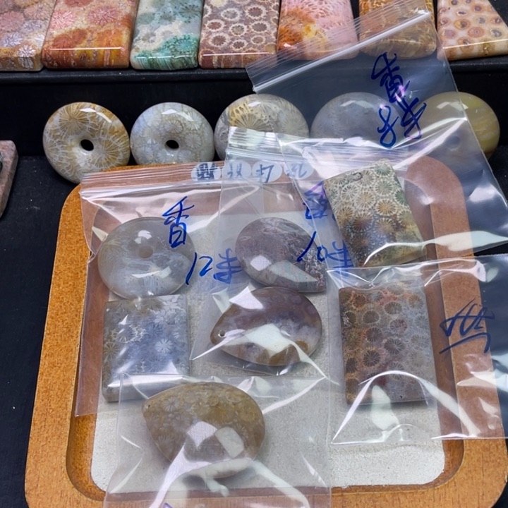 未镶嵌吊坠硅化珊瑚（珊瑚玉）