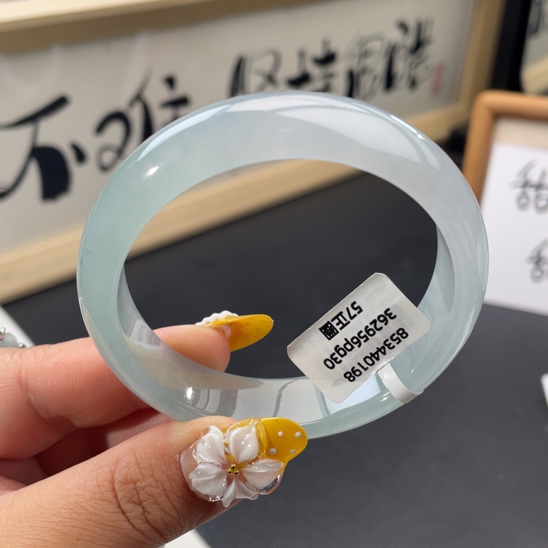 翡翠未镶嵌手镯【小万强推】冰蓝起微光正圈手镯