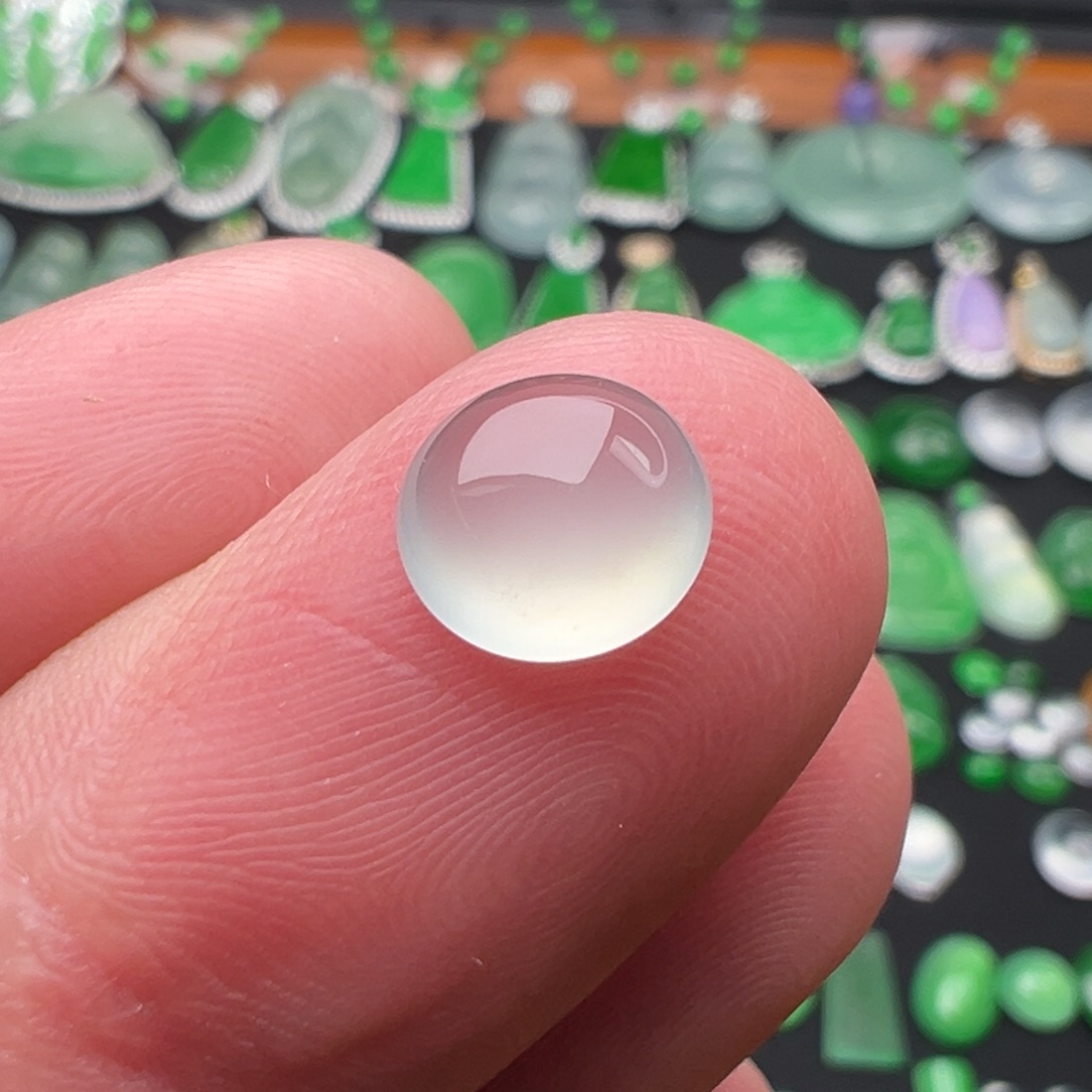 翡翠颈饰未镶嵌蛋面7.9