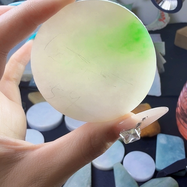 定制翡翠未镶嵌白底青大牌