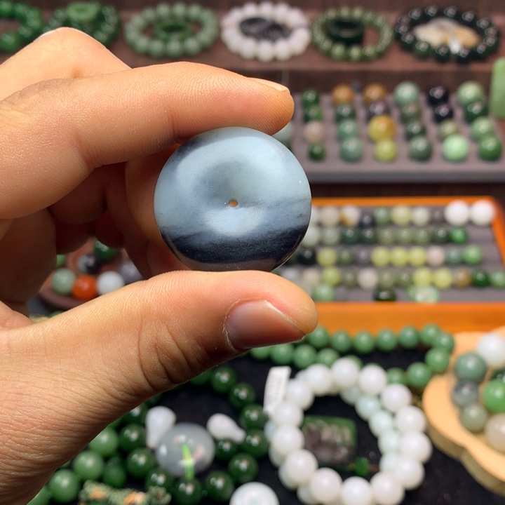 和田玉颈饰未镶嵌猫***道