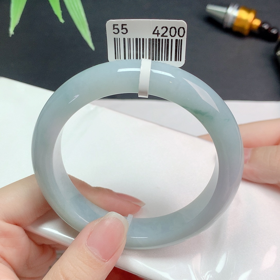 翡翠手镯未镶嵌翡翠手镯