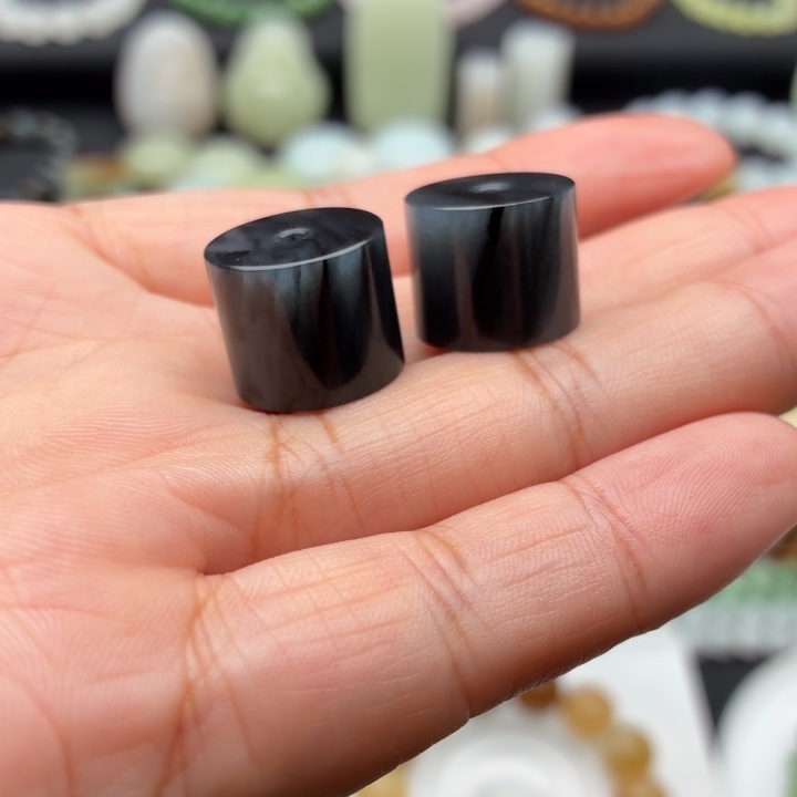 小***雅和田玉未镶嵌颈饰