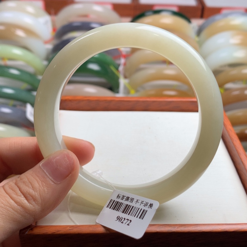 【闪购商品】和田玉手镯未镶嵌57.8