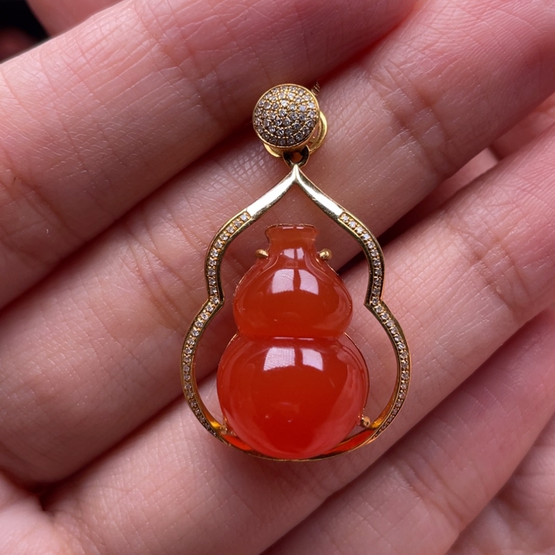 南红玛瑙18K金镶嵌珠宝奇石葫芦单吊坠