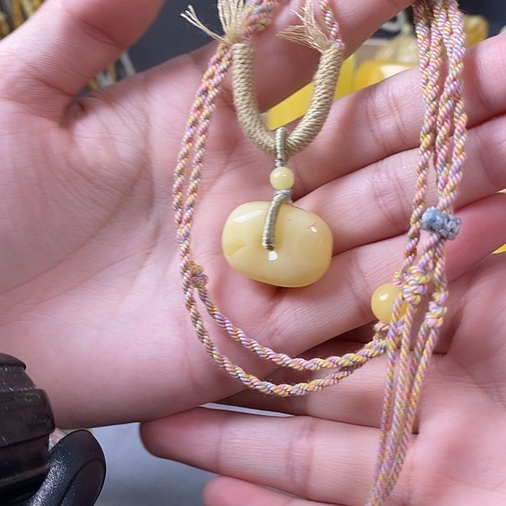 琥珀未镶嵌裸石藏扣