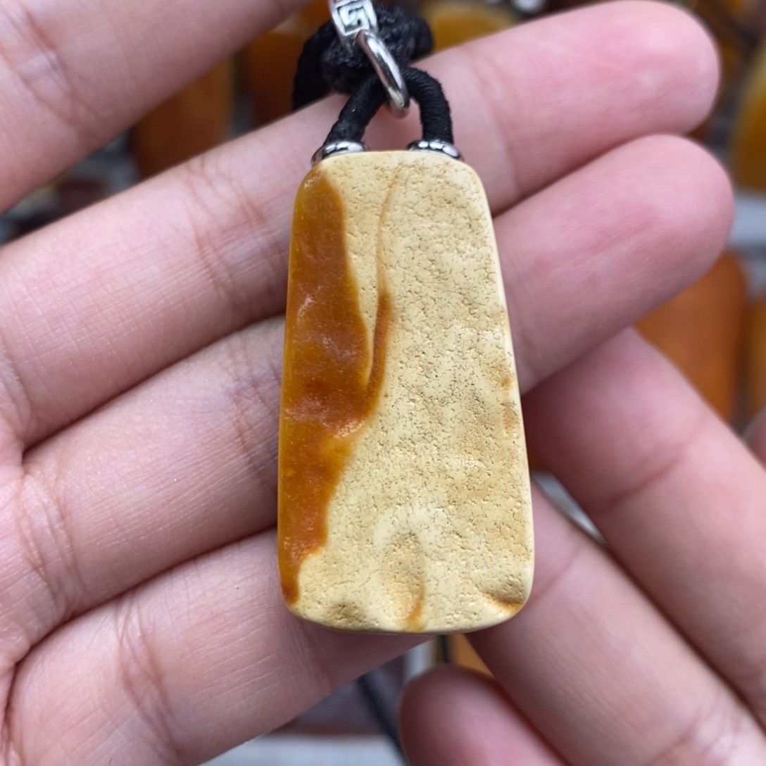 琥珀吊坠(赠链)未镶嵌
