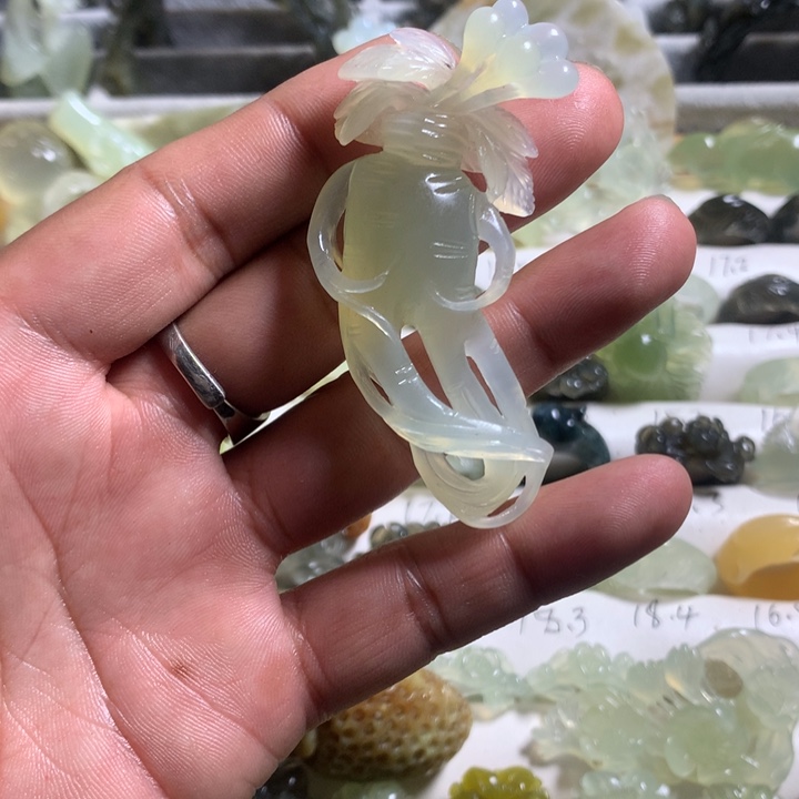 祝***师蛇纹石玉未镶嵌颈饰人参