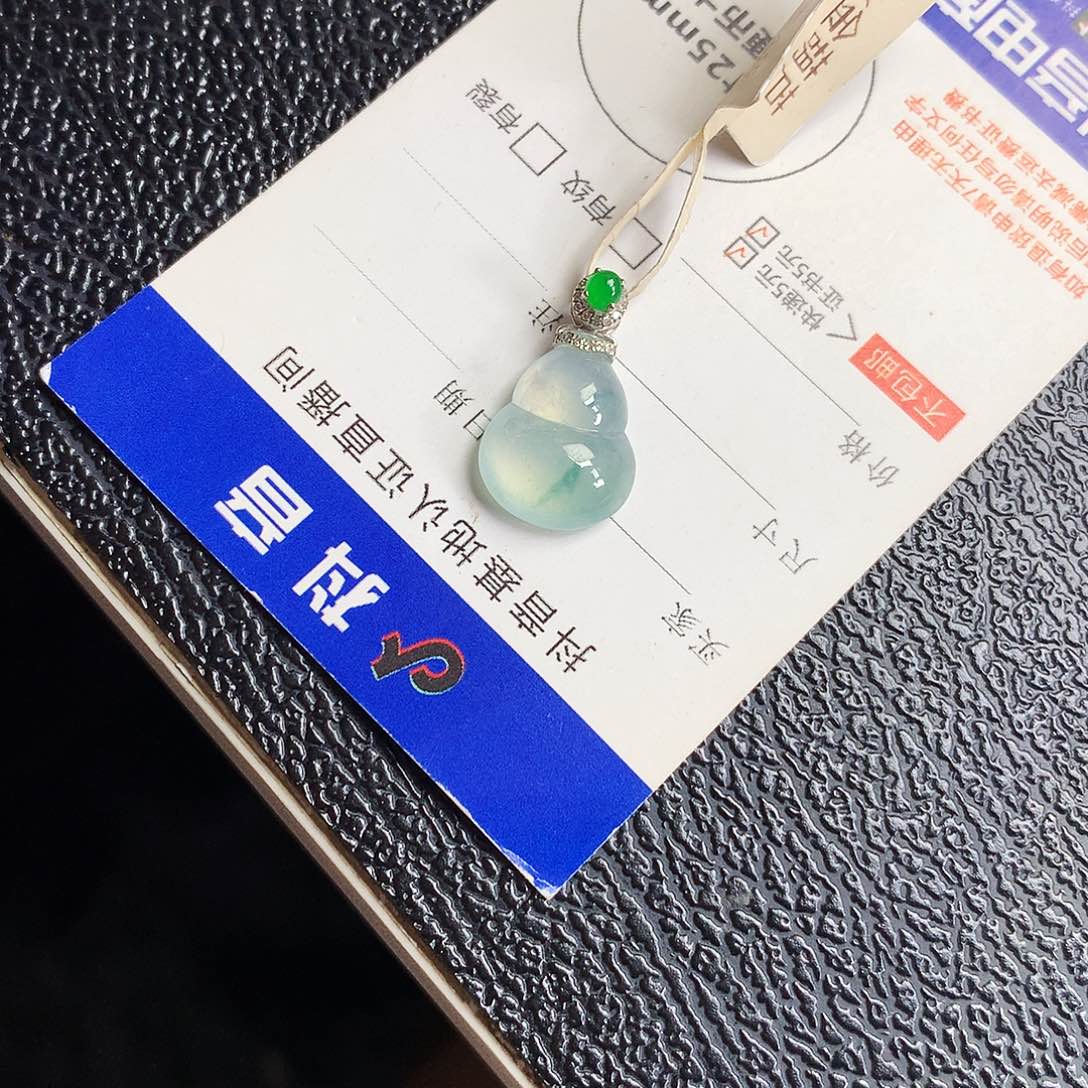 项链18K金镶嵌翡翠葫芦