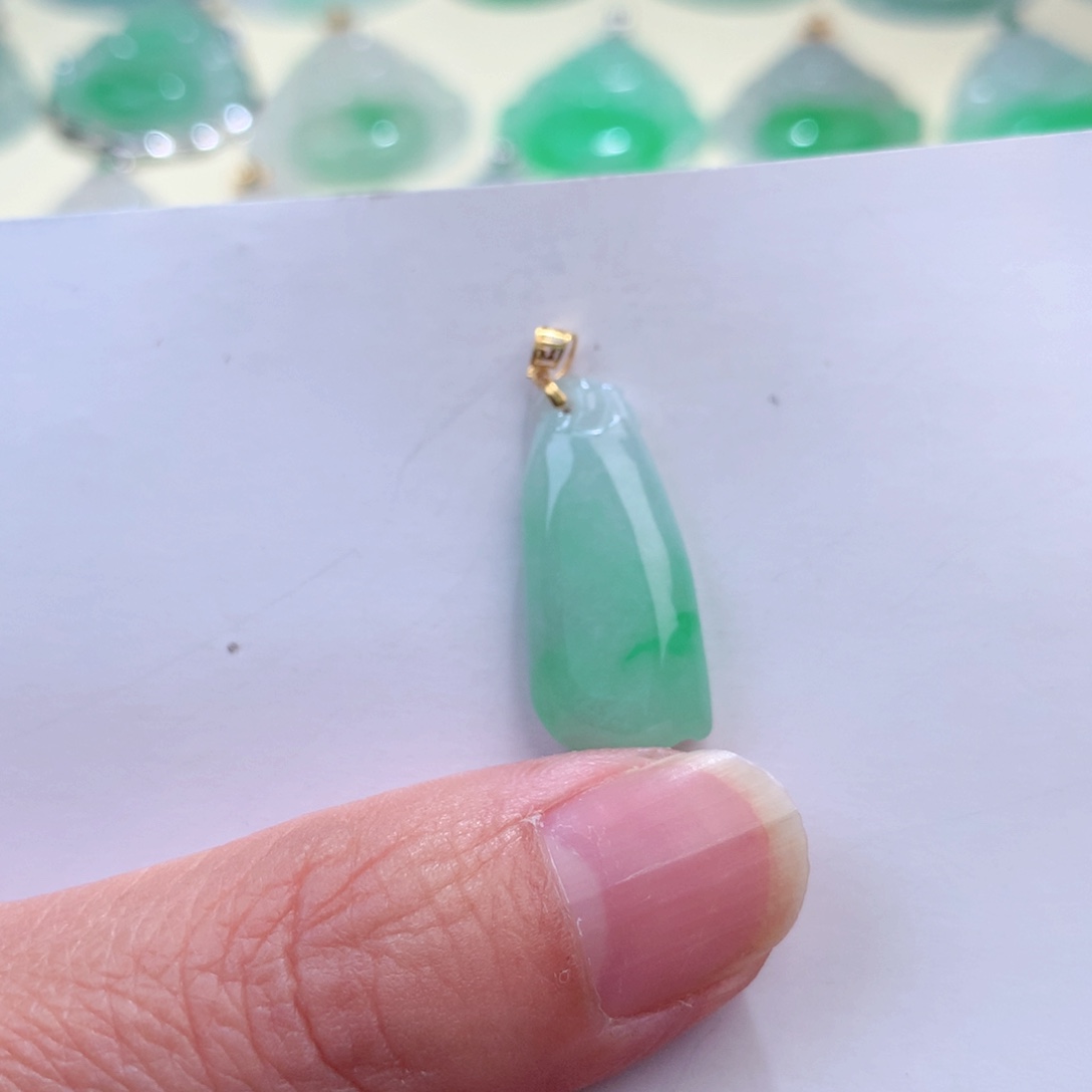 翡翠吊坠(不含链)18K金镶嵌