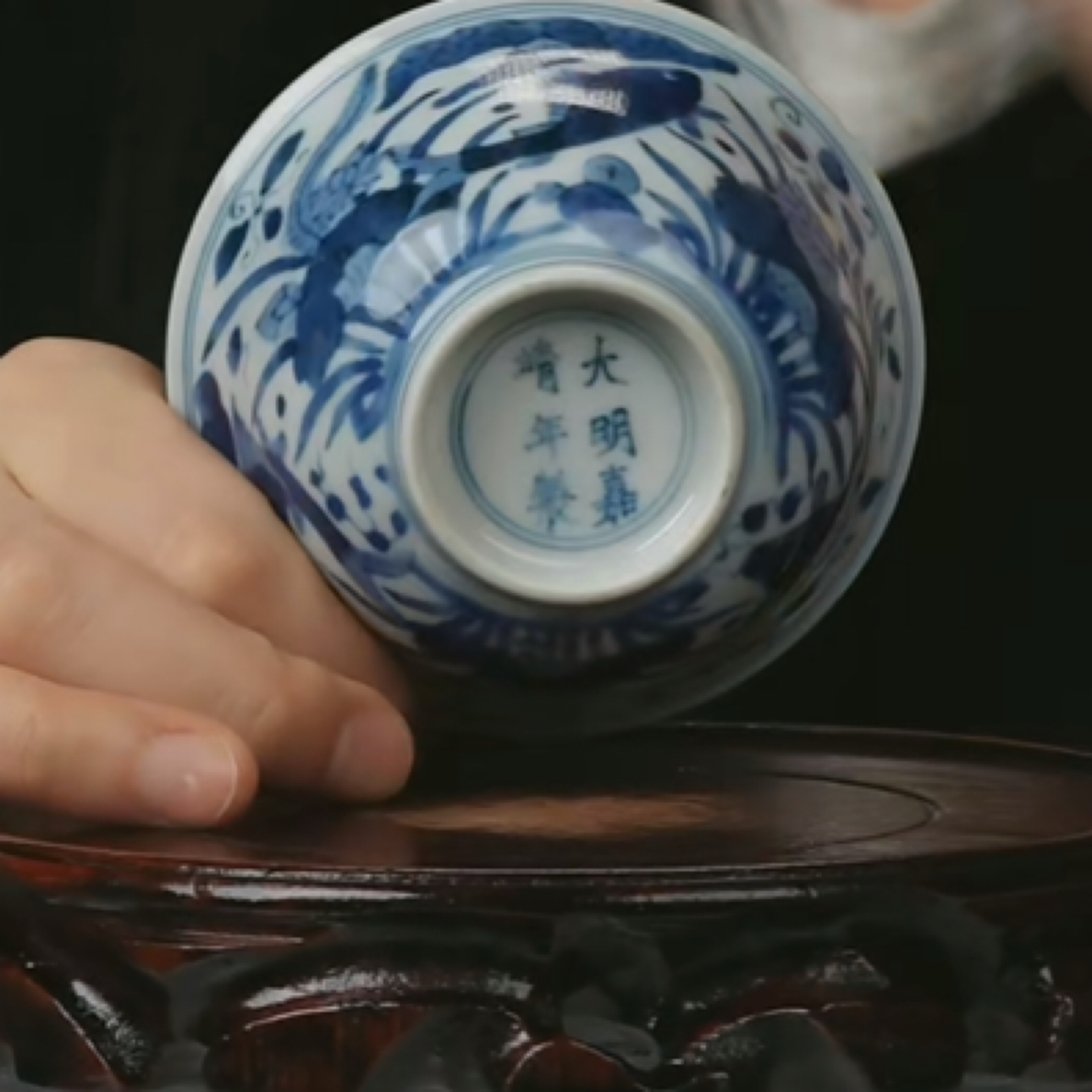 M青花鱼藻纹压手杯