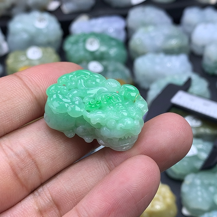 翡翠未镶嵌颈饰天然缅甸翡翠貔貅吊坠