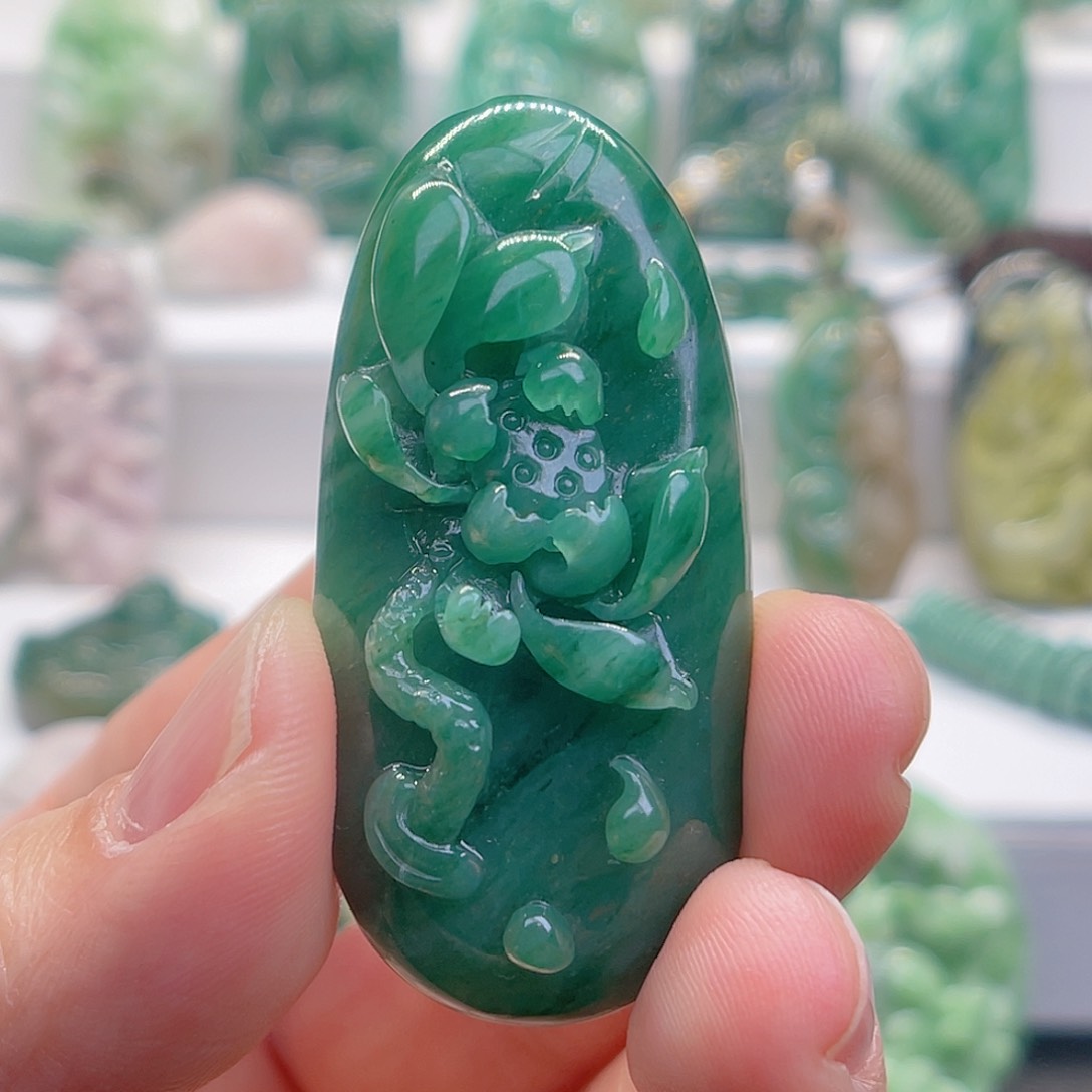 独山玉颈饰未镶嵌地**民