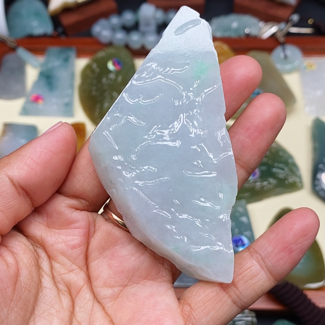 翡翠颈饰未镶嵌翡翠