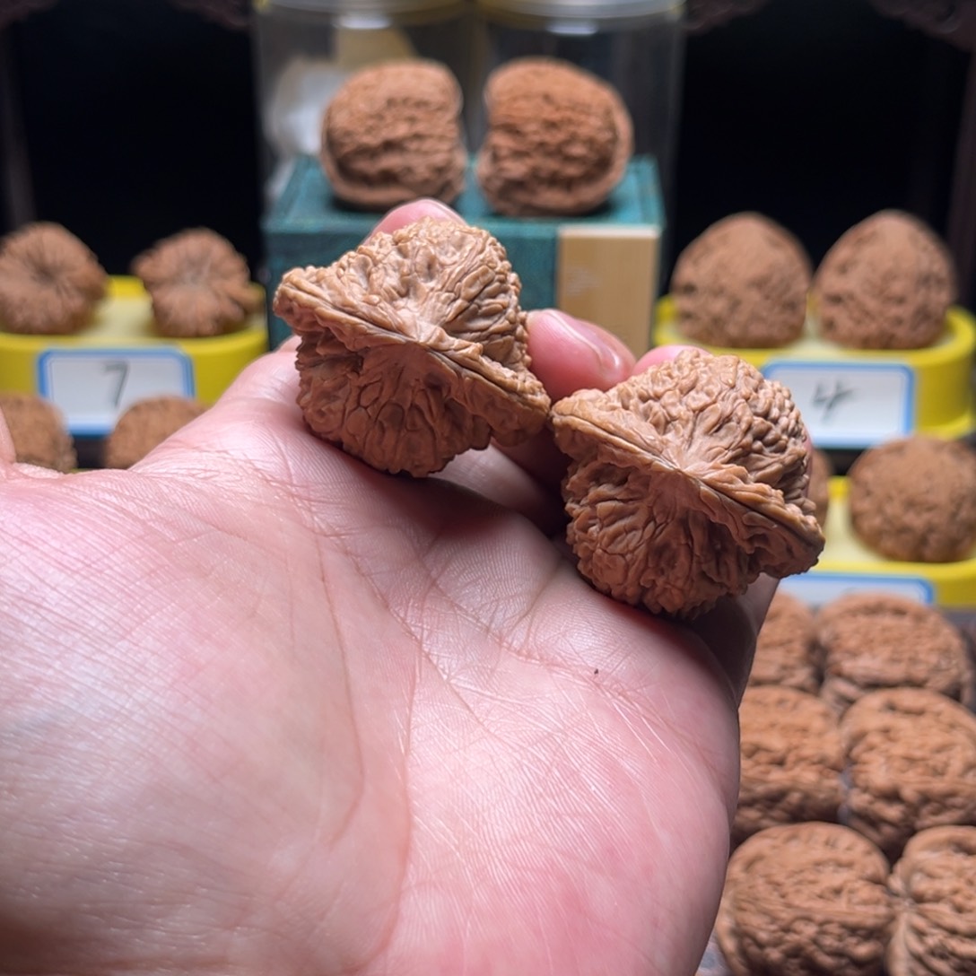 把件文玩核桃刘****烤三角疆