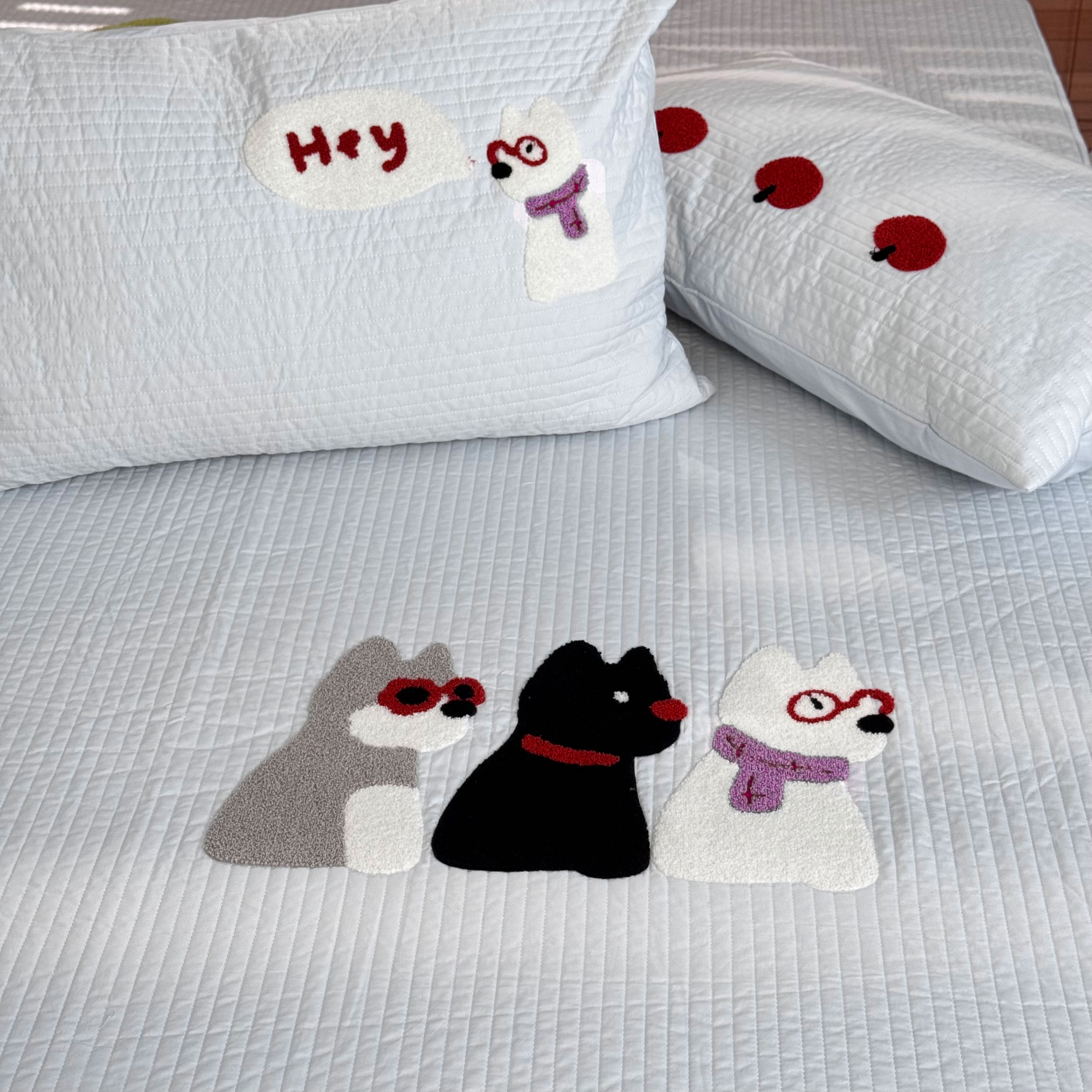 纯棉床盖枕套三件套！三只小狗床盖绗缝刺绣卡通防滑舒适床品套件