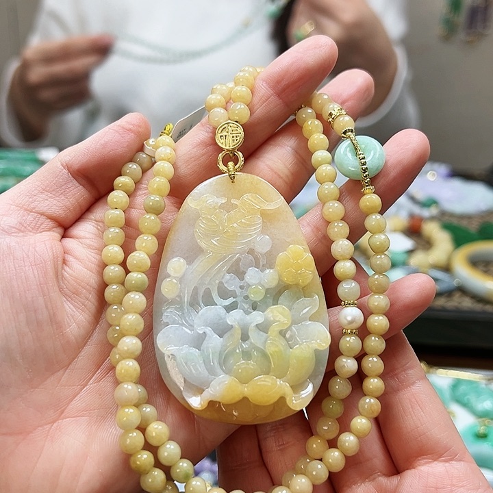 翡翠颈饰未镶嵌吊坠